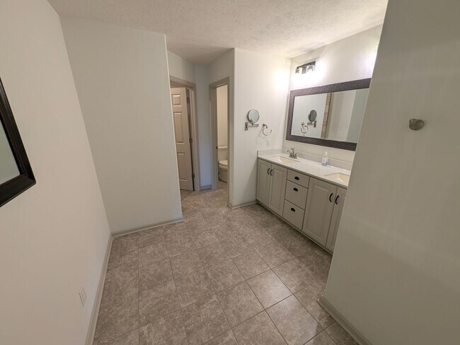 Building Photo - 5011 Clearwater Dr