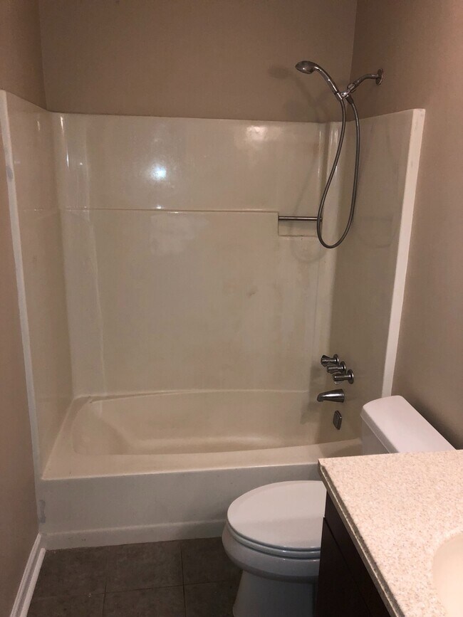 Building Photo - 3/2 Ranch w/ Large 2 Car Garage and Fenced in Backyard on Private Cul-De-Sac!