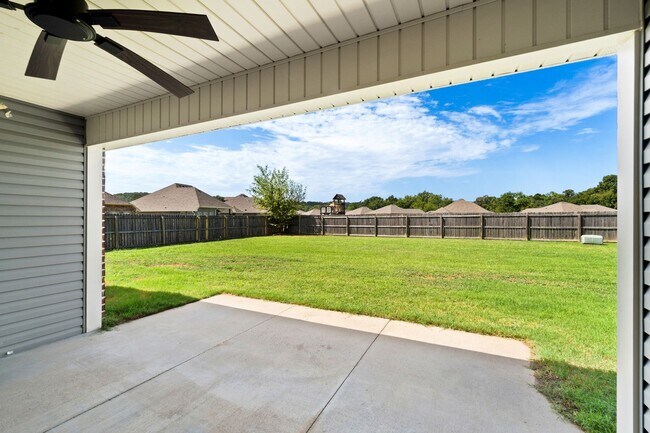Building Photo - 8912 Wildwood Way