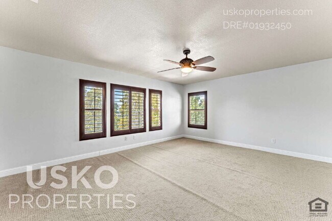 Building Photo - "Spacious 4-Bedroom Retreat with 2.5 Baths...