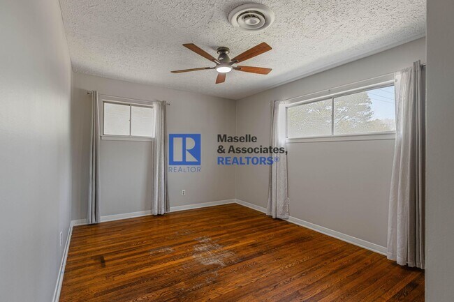 Building Photo - 3 Bed/2 Bath Home In Huntington Park