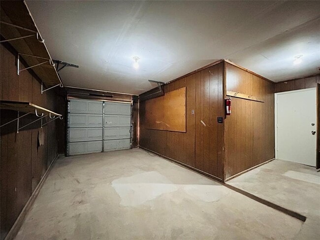 Building Photo - 5226 Pine Pl