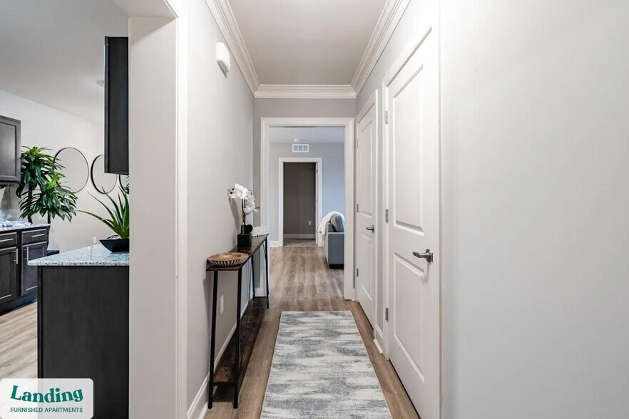 Building Photo - 305 Laredo Dr