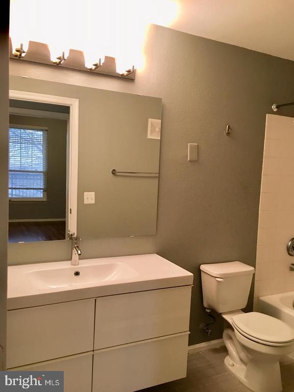 Building Photo - 1521 Spring Gate Dr.