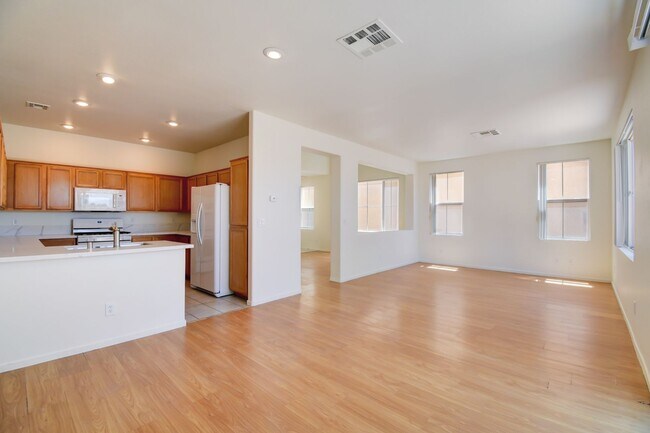 Building Photo - 3 Bed Home - Open Floor Design - Community Pool - New Everything Inside