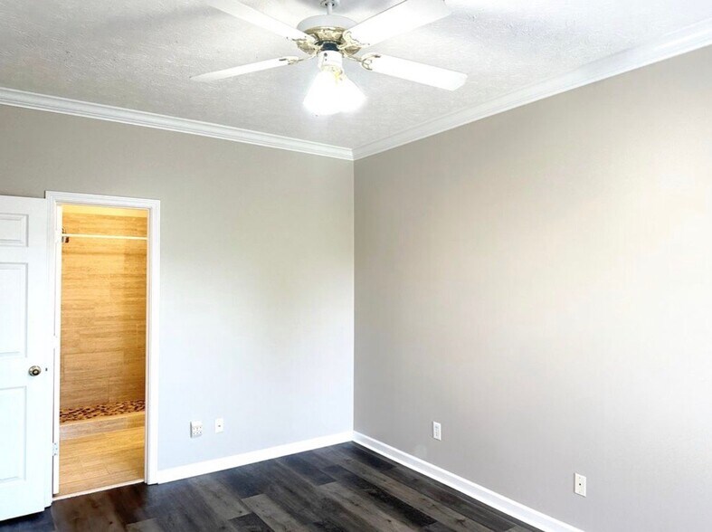 Building Photo - 6916 Sandfield Dr