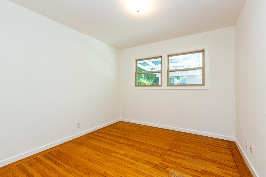 Building Photo - 720 Santa Paula Ave