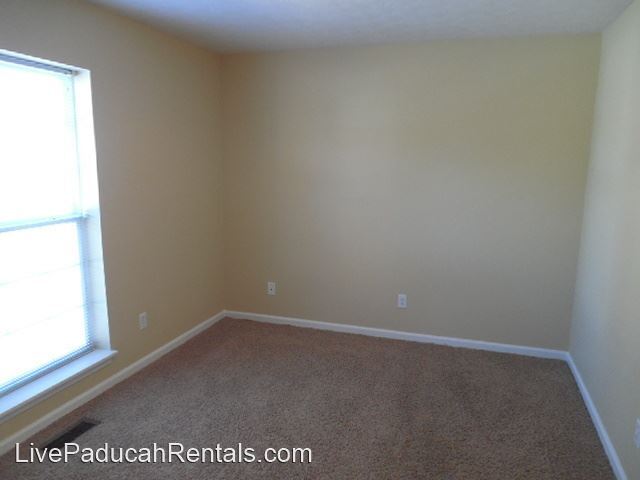 Building Photo - 2 br, 1.5 bath Apartment - 110 Fuller Rd.