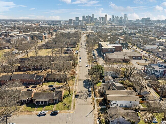 Building Photo - Grandeur in Germantown!