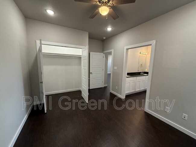 Building Photo - 13513 S Mingo Rd