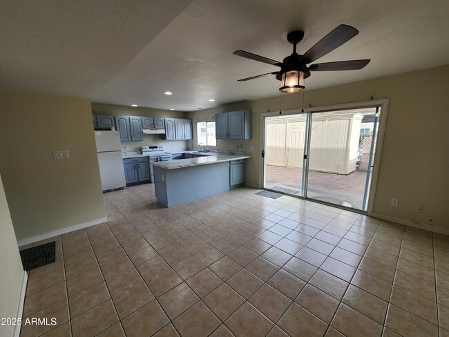 Building Photo - 4569 S Mill Ave