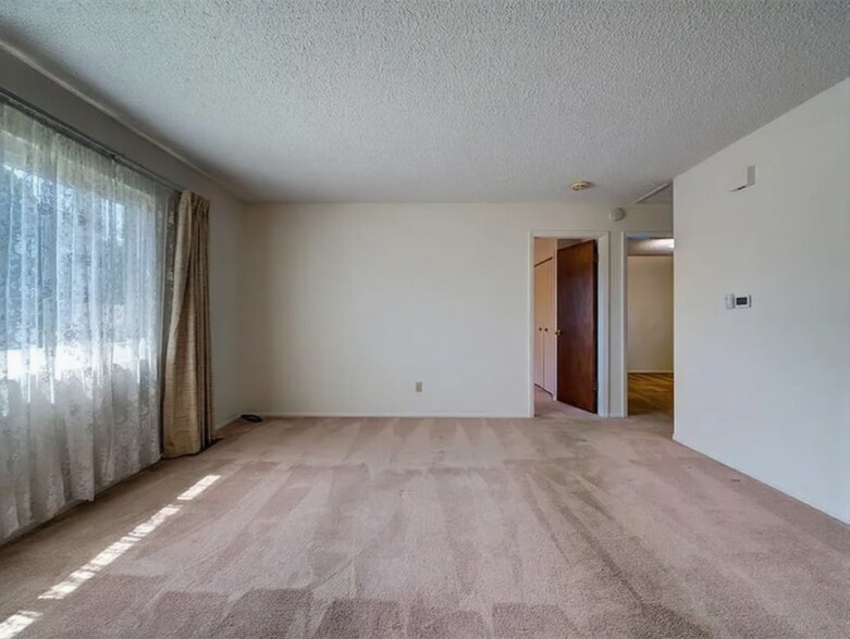 Building Photo - 501 Corte Sol