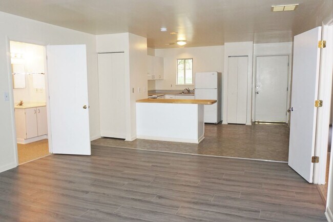 Building Photo - Khare Duplex