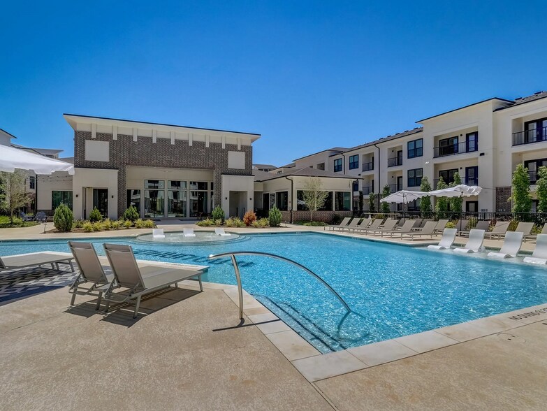 Building Photo - 1800 Central Pine St