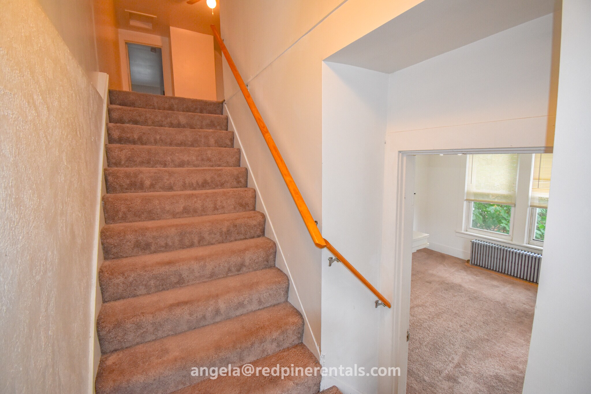 steps to upper level - 1832 Crafton Blvd