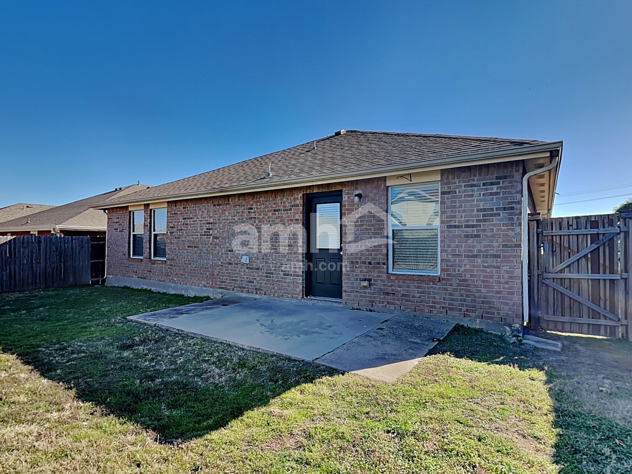 Building Photo - 1405 Sun Breeze Dr