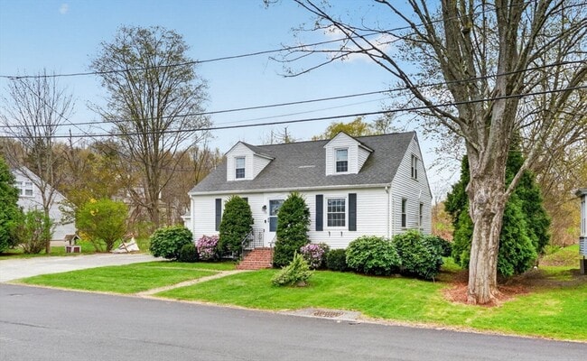 Building Photo - 13 Pleasant St