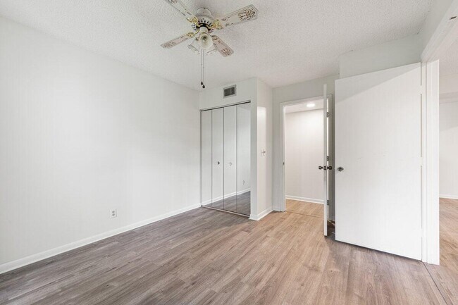 Building Photo - 3618 Alder Dr