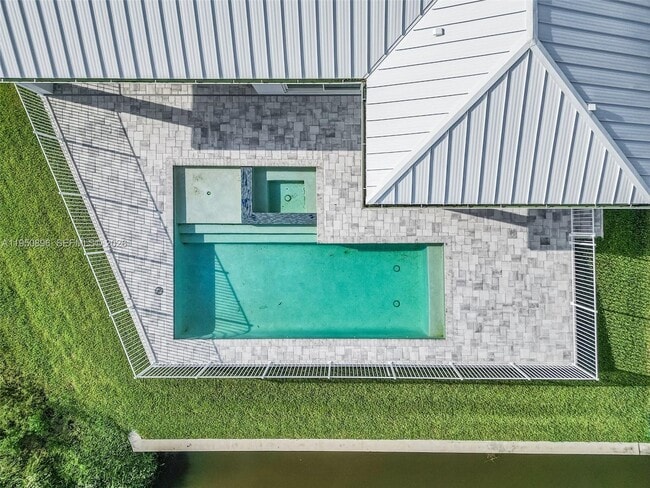 Building Photo - 2207 SW 32nd St