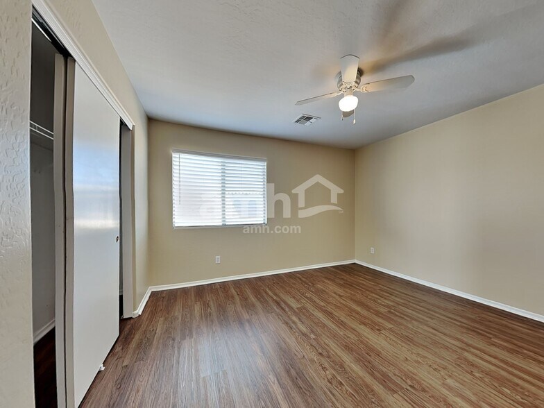 Building Photo - 1843 S 105th Dr