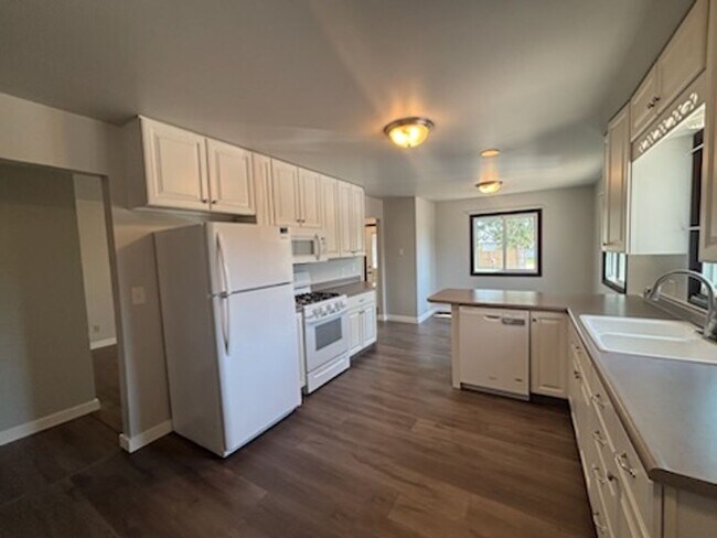 Building Photo - 3 BEDROOM | 2 BATH | SPACIOUS RAPID VALLEY...