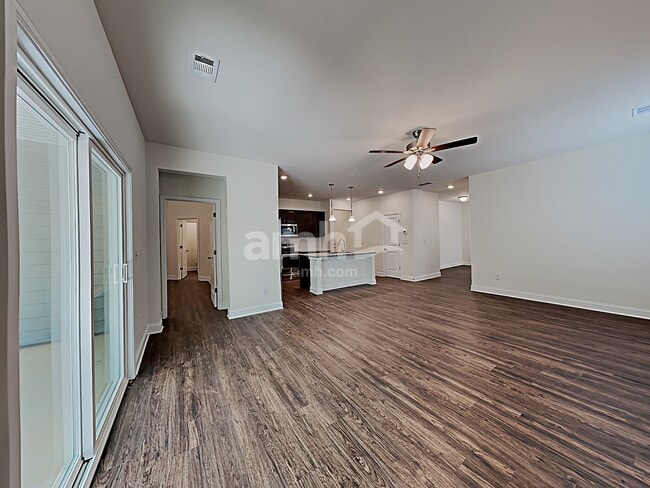 Building Photo - 5120 Valley Dr