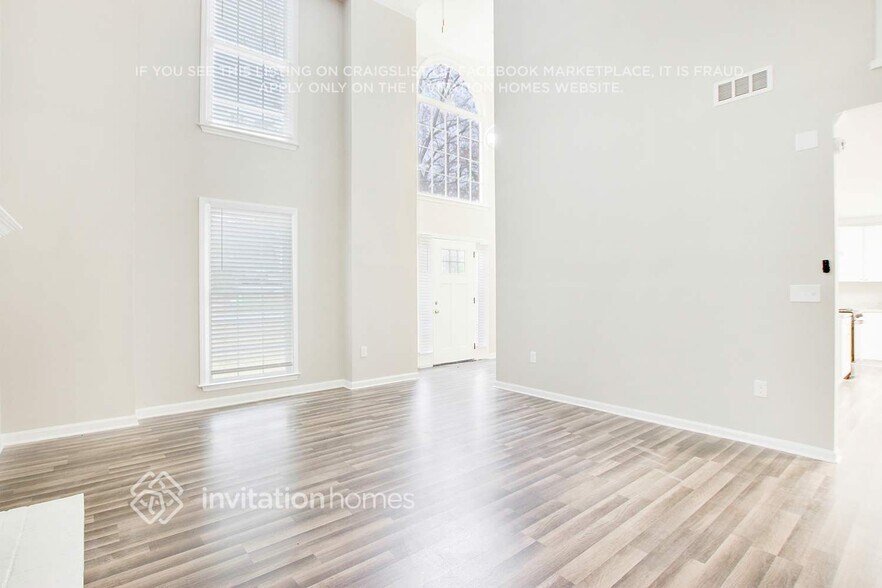 Building Photo - 4132 Maple Ln