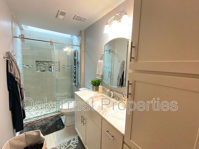 Building Photo - 303 Christiee Ct