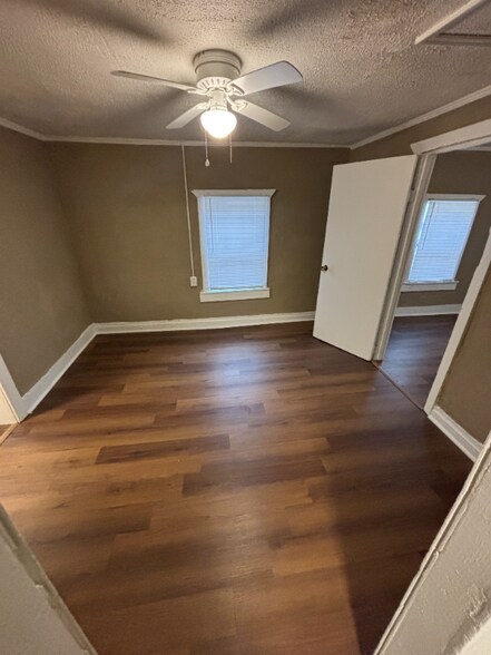 Building Photo - 467 Southport Rd