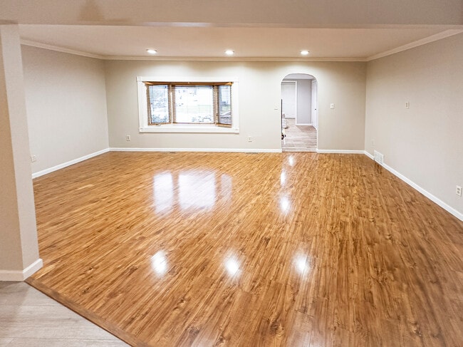 Main Room - 601 Harlem Rd