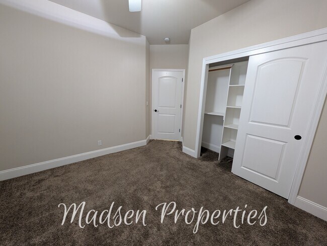 Building Photo - 7 Redeemers Loop