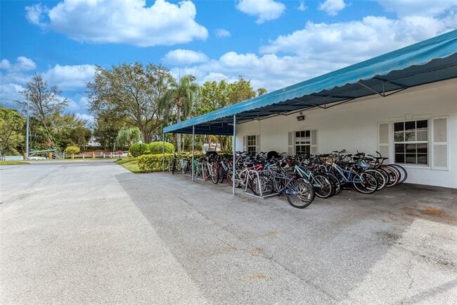 Building Photo - 6449 Bay Club Dr