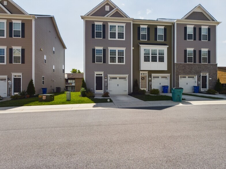 Building Photo - 25 Chester Ct