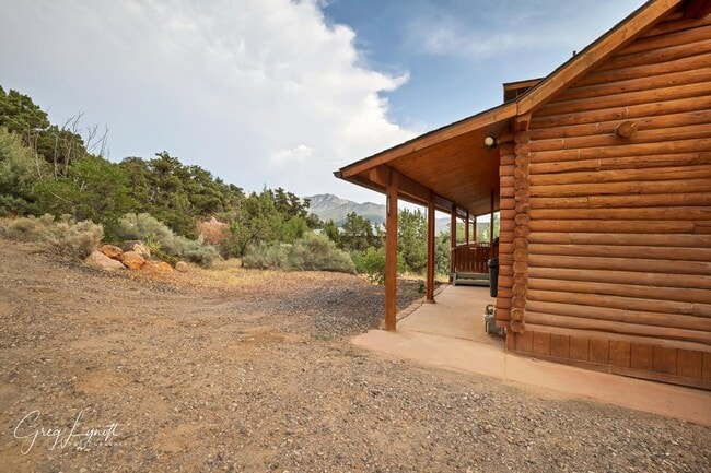 Building Photo - Mountain living in Central, Utah!