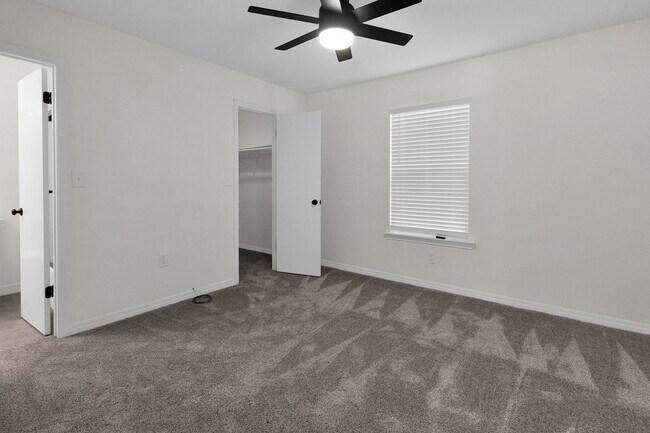 Building Photo - 3 Bedroom in Crestview!!
