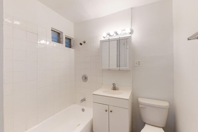 Floorplan - 5401-5403 S. Woodlawn Avenue