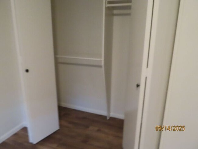 Building Photo - Heather ****$500 Off 1st Month Rent****