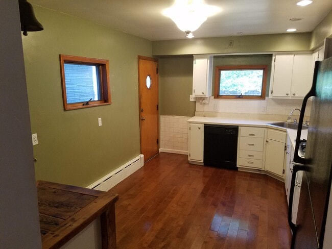 Building Photo - 4906 Sciota St