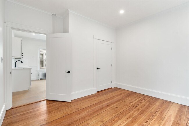 Building Photo - 93 Sydney St