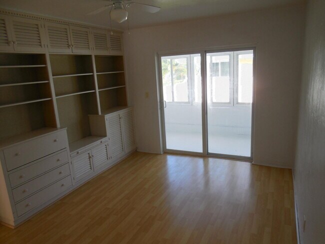 Building Photo - 2180 Lake Osborne Dr