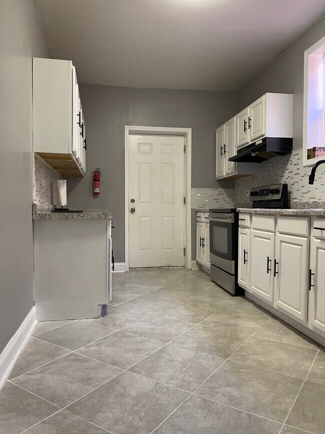 Building Photo - 8040 S Evans Ave