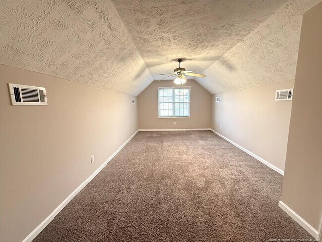 Building Photo - 2402 Larwood Dr