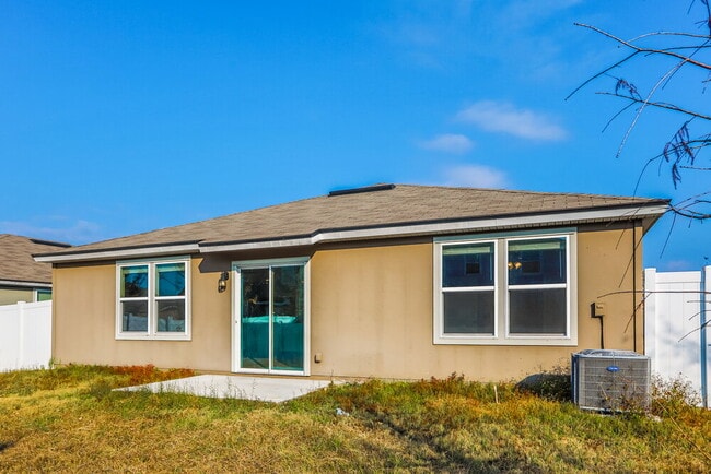 Building Photo - 2303 Pebble Point Dr