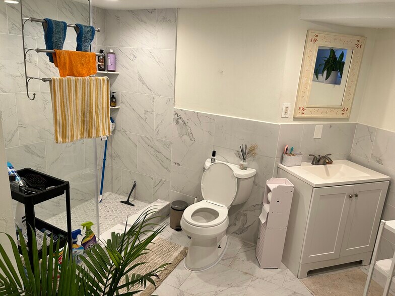 Bathroom 2 - 27 Alston St