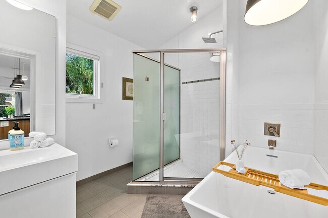 Building Photo - 17 Old Mission Ave