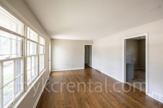 Building Photo - 9108 W 95th St