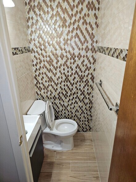 Building Photo - 7214 Bergen Ct