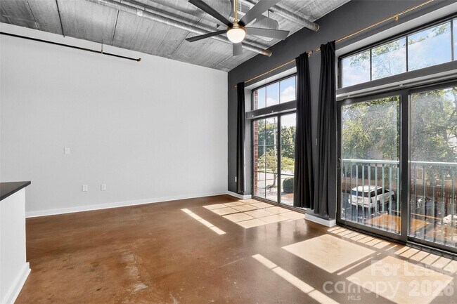 Building Photo - 626 N Graham St