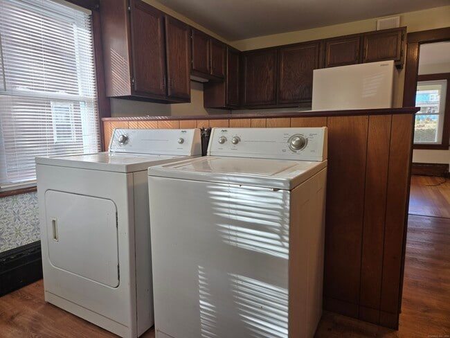 Building Photo - 19 Downer St