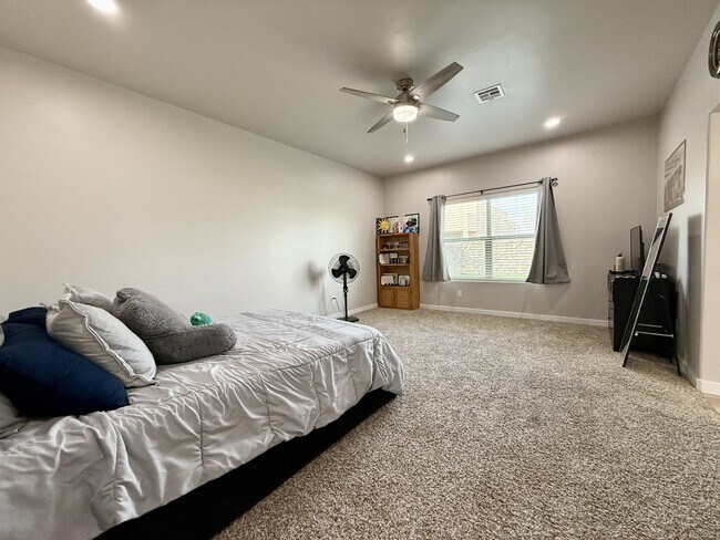 Building Photo - 51069 Purple Mat Ave